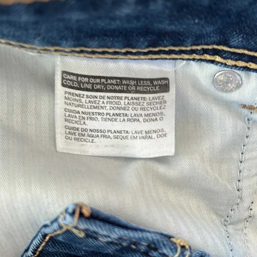 Women Levi’s Revel size 31. Demi curve skinny